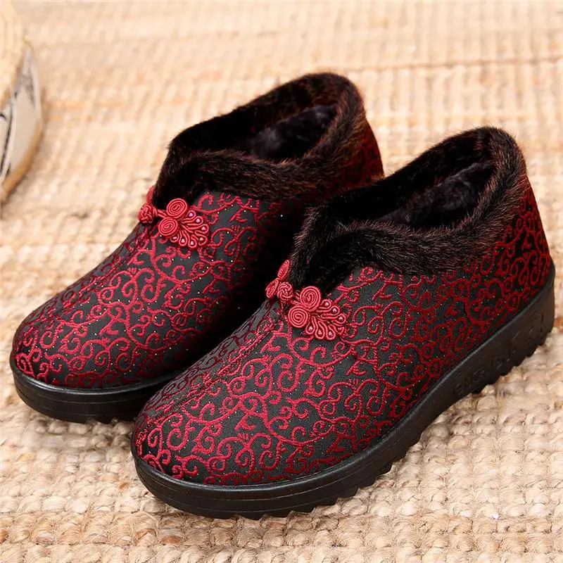 Zimné dámske bavlnené topánky s nubukovým vrchnkom, podšívka z umelého plyšu, podrážka z peny kaučuku, zapínanie prackou, plochá päta