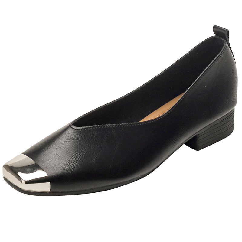 Topánky pre ženy z dvojvrstvovej hovädzej kože, nízky podpätok 1–3 cm, podpätok v tvare kopyta, plitký otvor pod 7 cm, gumová podrážka, priedušné