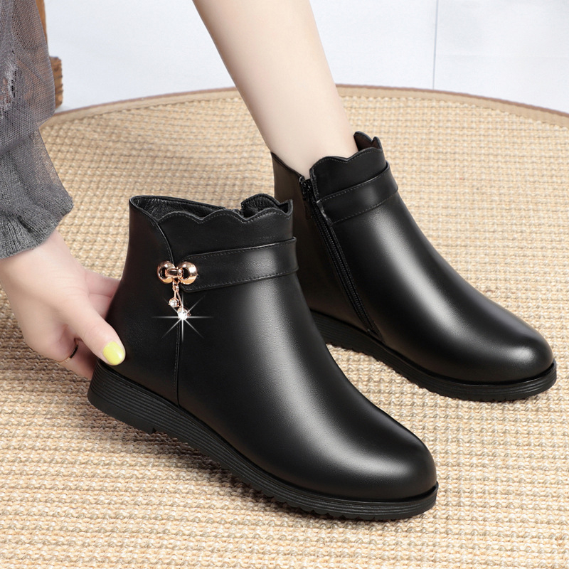 Zimné bavlnené topánky s mikrovláknovým vrchnom, umelá kožušinka, gumenná podrážka a zapínanie na zips