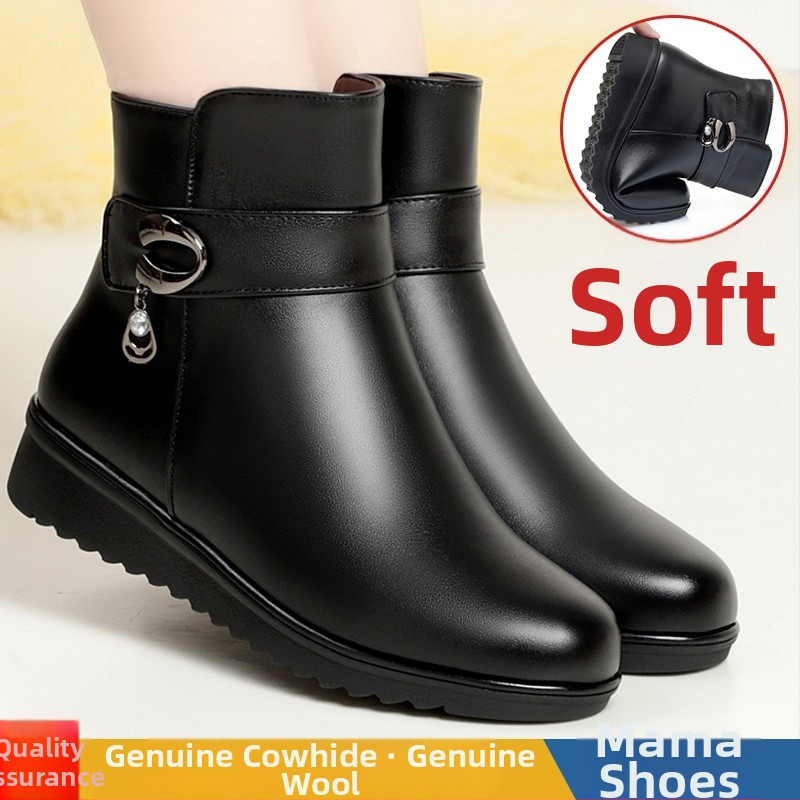 Dámske zimné topánky z kože s umelou krátkou kožušinkou vnútri, bočný zips, nízky podpätok 1-3 cm, okrúhla špička