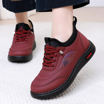 Dámske zimné čižmy do snehu s plyšovou podšívkou, nazúvacie prevedenie, nízky podpätok 1–3 cm, vrchný materiál mikrovláková koža, podrážka z polyuretánu