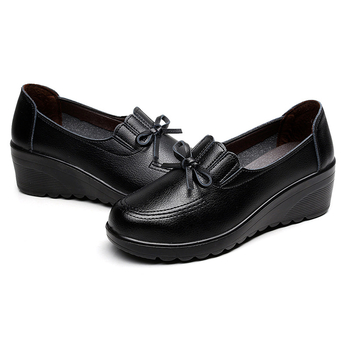 Dámske topánky pre stredný vek s klinovým podpätkom, mäkkou podrážkou, priedušným mikrovláknovým vrškom, PU podrážkou, okrúhla špička, denná obuv na jar a jeseň