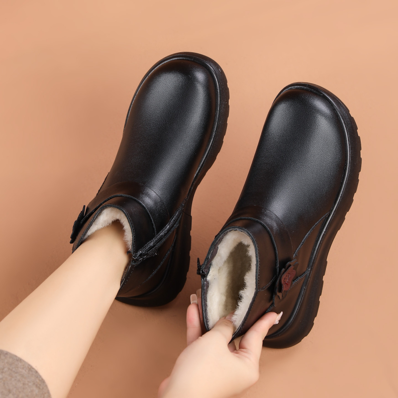 Dámske zimné čižmy z pravej kože s vlnenou podšívkou, vysokým vršom, bočným zipsom, nízkym podpätkom