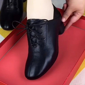 Dámske topánky so stredným podpätkom, na šnúrky, okrúhla špička, mäkká podrážka, klinový podpätok 4–6 cm