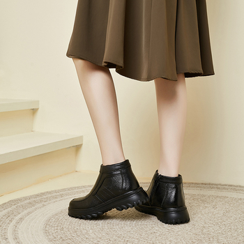 Dámske zimné topánky z pravej kože, okrúhla špička, zrnitá koža, stredná päta 3–5 cm