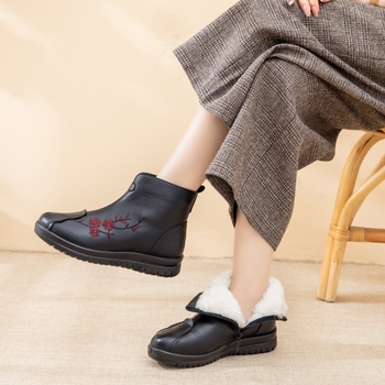 Dámske kožené zimné čižmy s podšívkou, bočný zips, protišmyková PU podrážka, nízky podpätok 1–3 cm, okrúhla špička, vysoký otvor (>11 cm)