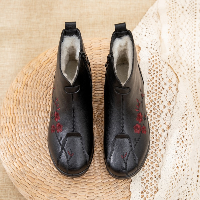 Dámske kožené zimné čižmy s podšívkou, bočný zips, protišmyková PU podrážka, nízky podpätok 1–3 cm, okrúhla špička, vysoký otvor (>11 cm)