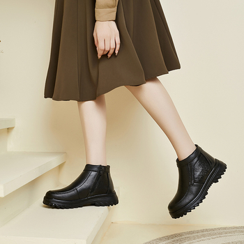 Ženské kožené zimné čižmy s guľatou špičkou, vrchná časť z pravej kože, stredne vysoký podpätok 3–5 cm, otvor 7–11 cm