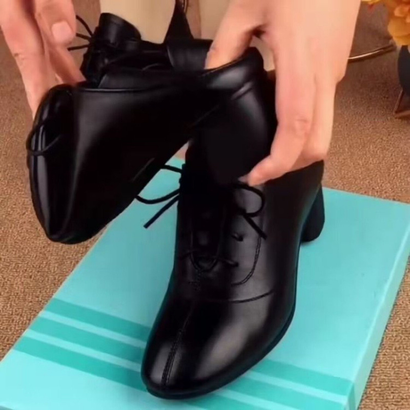 Dámske topánky s polovičným podpätkom, s šnúrkami, okrúhla špička, gumová vrchná časť, výška podpätku 4–6 cm