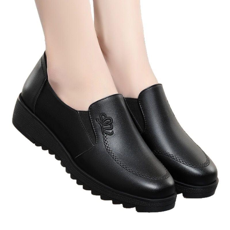 Ženské pohodlné topánky pre staršie ženy: vrchná časť z syntetickej kože, gumová podrážka, protišmykové, nízky klin 1–3 cm, EVA vložka