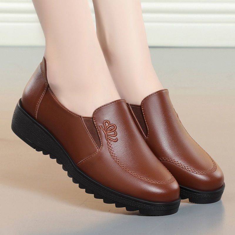 Ženské pohodlné topánky pre staršie ženy: vrchná časť z syntetickej kože, gumová podrážka, protišmykové, nízky klin 1–3 cm, EVA vložka