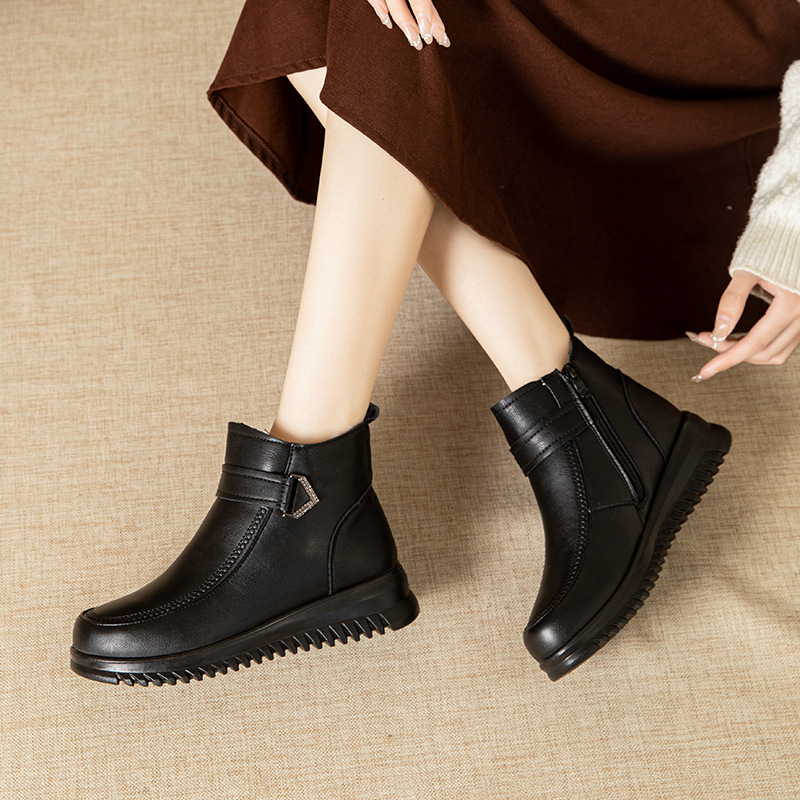 Dámske zimné čižmy z pravej kože s izoláciou z umelej kožušiny, bočné zapínanie zipsom, nízky klin 1–3 cm, PU podrážka
