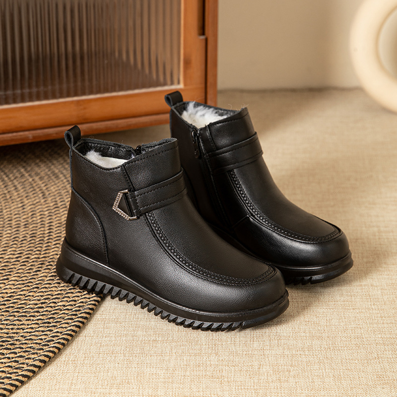 Zimné kožené topánky pre ženy stredného a staršieho veku – horná časť z pravej kože, vnútornú kožušinku, bočný zips, PU podrážka