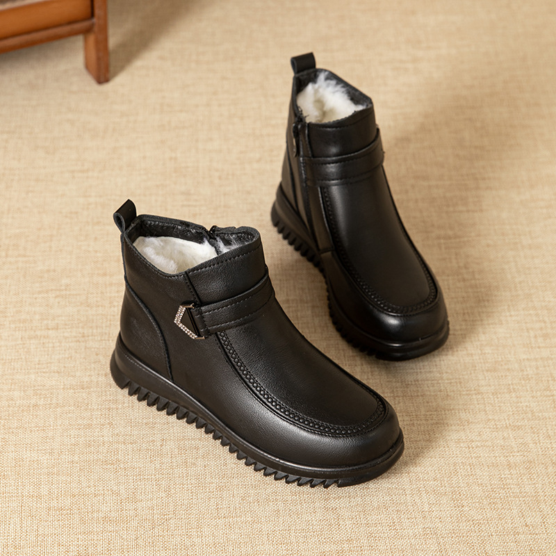 Zimné kožené topánky pre ženy stredného a staršieho veku – horná časť z pravej kože, vnútornú kožušinku, bočný zips, PU podrážka