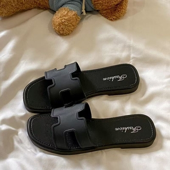 Dámske ploché sandále s PVC vrchnou časťou a podrážkou, podrážka vstrekovaná, platforma 0–3 cm, priedušné, protišmykové, v štýle víly na pláži