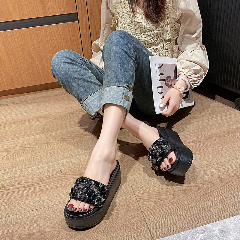 Ženské platformové sandále so štrasovými kamienkami, vrchný materiál: hovädzia koža, okrúhla špička, gumová podrážka, PU podšívka, leto 2024