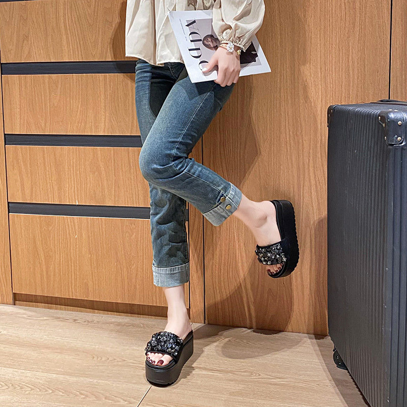 Ženské platformové sandále so štrasovými kamienkami, vrchný materiál: hovädzia koža, okrúhla špička, gumová podrážka, PU podšívka, leto 2024