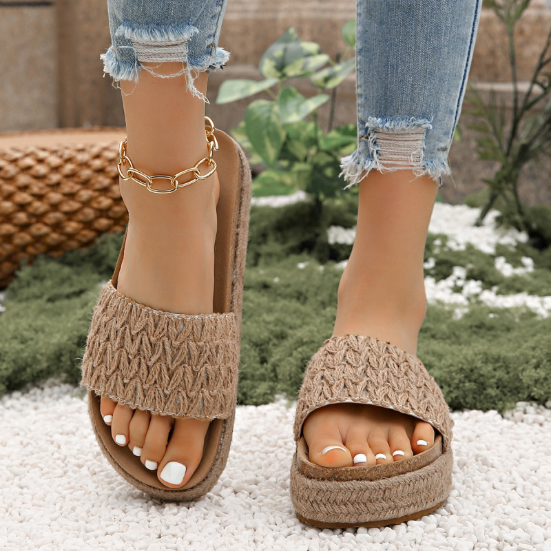 Dámske ploché sandále s vrchnou časťou z ľanu, okrúhla špička, sieťový vnútorný materiál, gumová podrážka — jar 2025