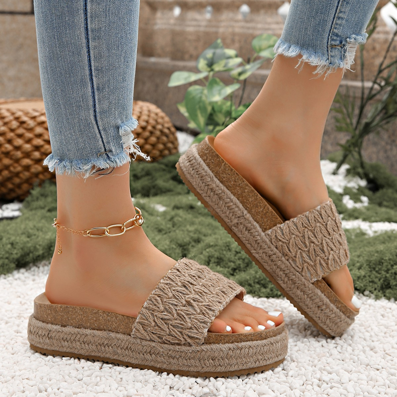 Dámske ploché sandále s vrchnou časťou z ľanu, okrúhla špička, sieťový vnútorný materiál, gumová podrážka — jar 2025