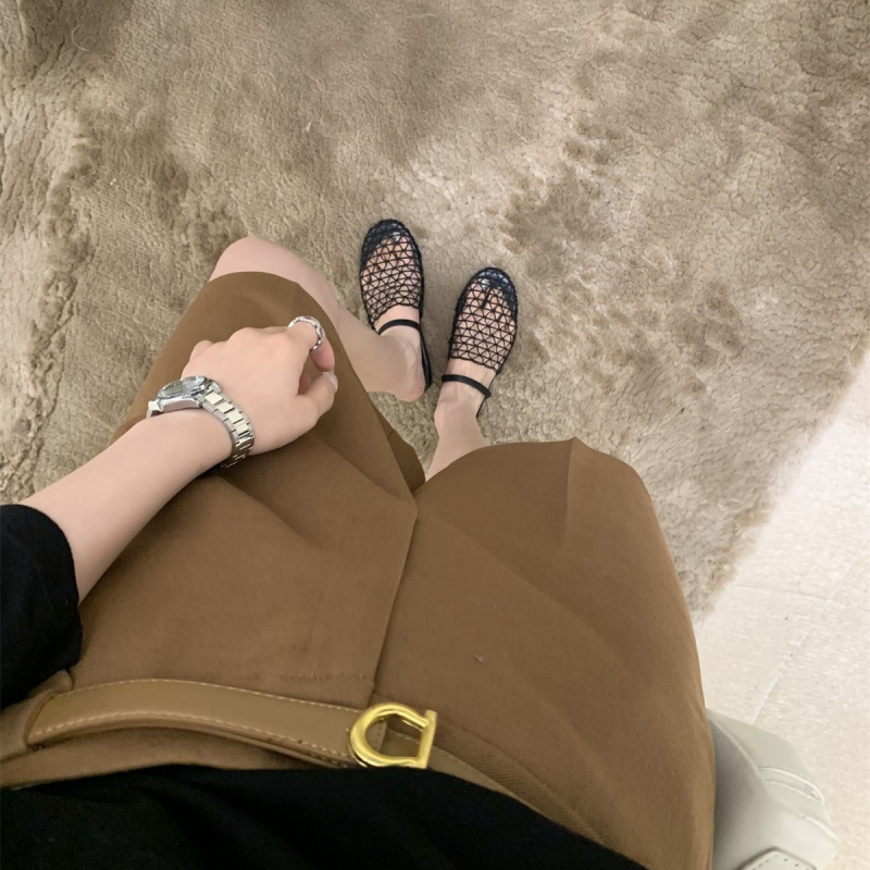 Dámske ploché sandále s mrežovým vrškom, jedna páska cez prst, uzavretá špička, kožená podšívka, gumová podrážka