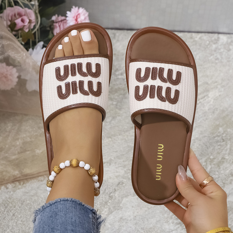 Dámske sandále s vrchnou časťou z umelej kože, PVC podrážka, bez zapínania