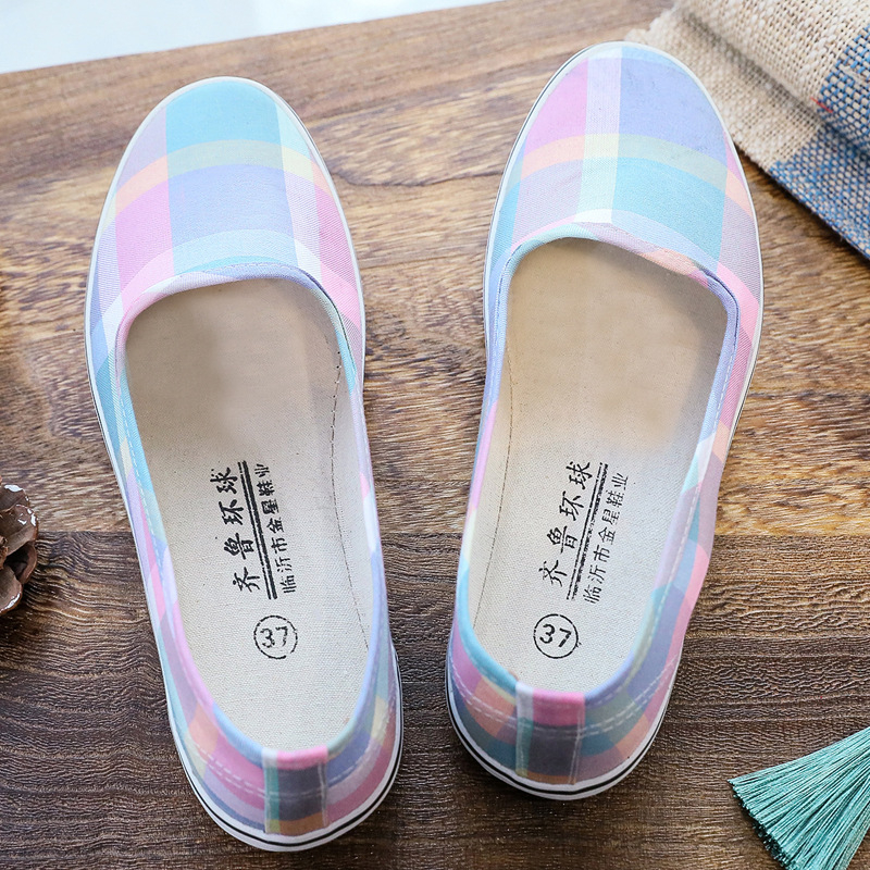 Dámske slip-on tenisky z plátna – priedušné, protišmyková mäkká podrážka, plátenný vrchnok, nízky otvor, kruhová špička, vulkanizovaná podrážka, bavlnená podšívka