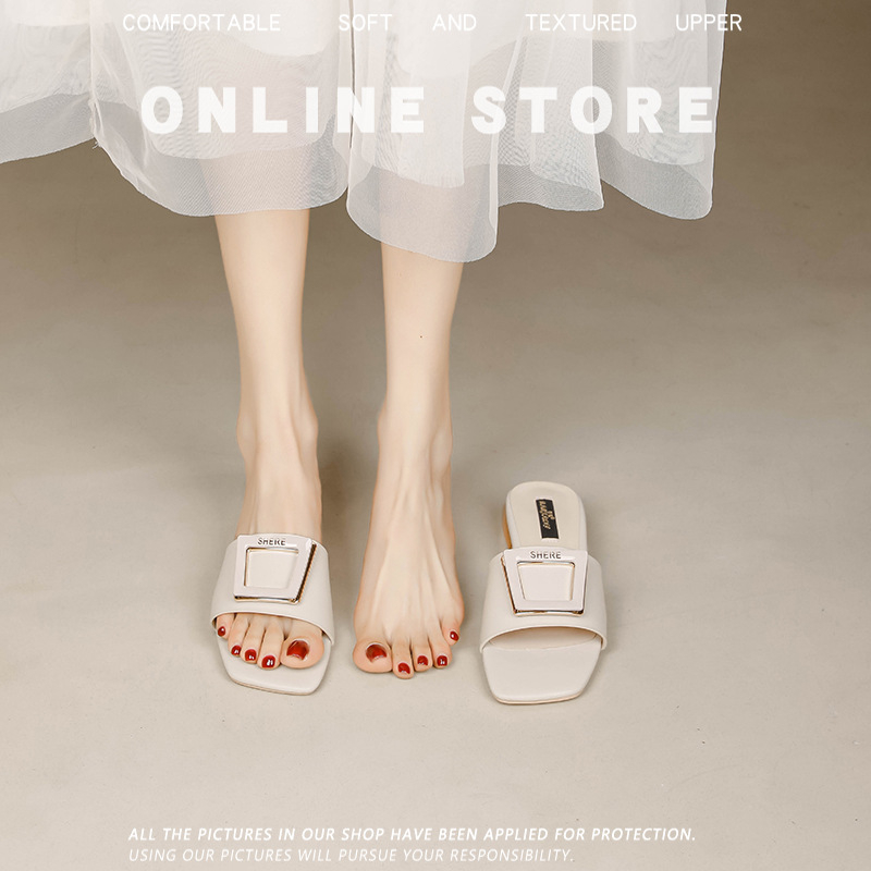 Dámske sandále na vysokom podpätku so štvorcovým, hrubým podpätkom – slip-on; horný materiál: Ultrafilm koža; vnútorný materiál: dvojvrstvová hovädzia koža; podrážka: guma