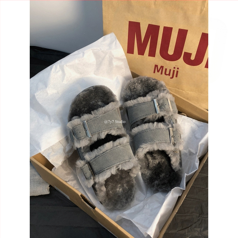 Topánky Birkenstock štýlu s hrubou podrážkou, vrchný materiál z teľacej semiš, VNútorná výstelka z umelej krátkej chlpatiny, gumová podrážka, zapínanie s prackou