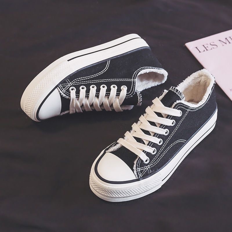 Canvasové topánky s vrchnou časťou z plátna, fleecovou výstelkou, vulkanizovanou gumovou podrážkou, šnúrkami, nízkym profilom