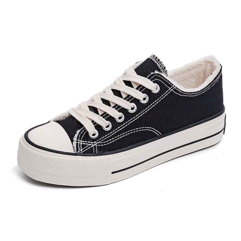 Canvasové topánky s vrchnou časťou z plátna, fleecovou výstelkou, vulkanizovanou gumovou podrážkou, šnúrkami, nízkym profilom