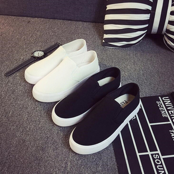 Dámske slip-on tenisky z plátna, nízky vrch, PVC podrážka, bavlnená vrchná časť
