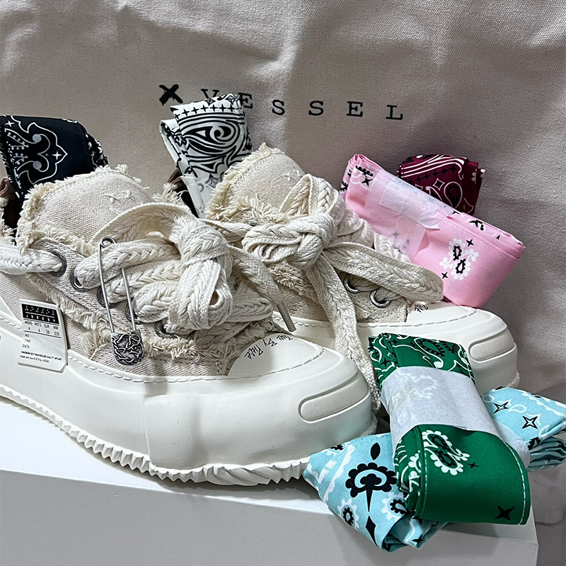 Tenisky z plátna pre dospelých – denim vrchný materiál, vulkanizovaná konštrukcia, nízky vrch, hrubá podrážka, motív s úsmevom, priedušné