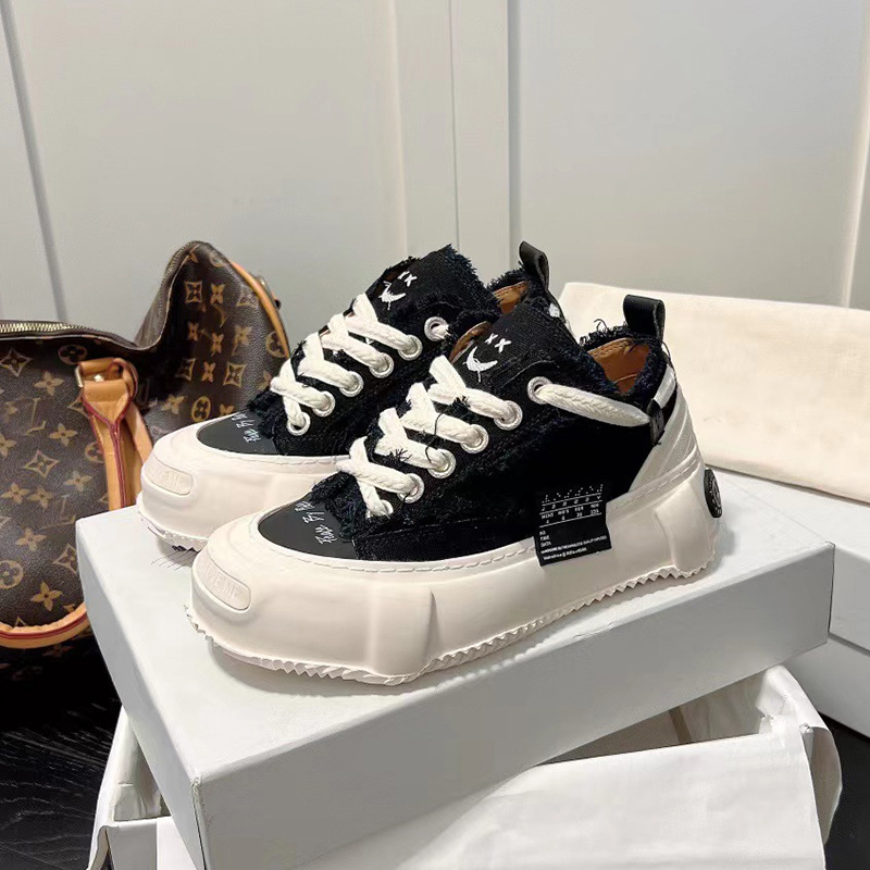 Tenisky z plátna pre dospelých – denim vrchný materiál, vulkanizovaná konštrukcia, nízky vrch, hrubá podrážka, motív s úsmevom, priedušné