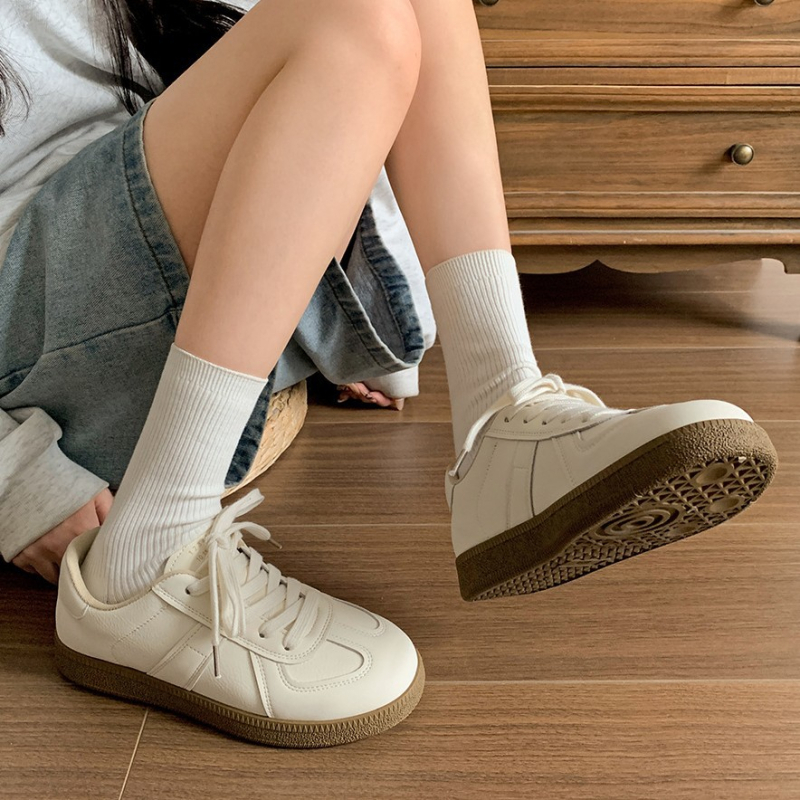 Tenisky s plátnovou vrchnou časťou, stredná výška, priedušné, PU stielka, okrúhla špička – Jar a Jeseň