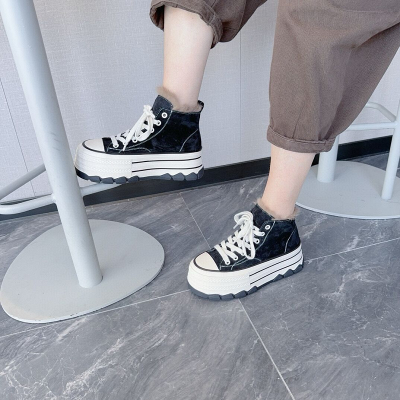 Dámske vysoké plátenné tenisky, okrúhla špička, matná kožená vrchná časť, šnúrky, gumová podrážka