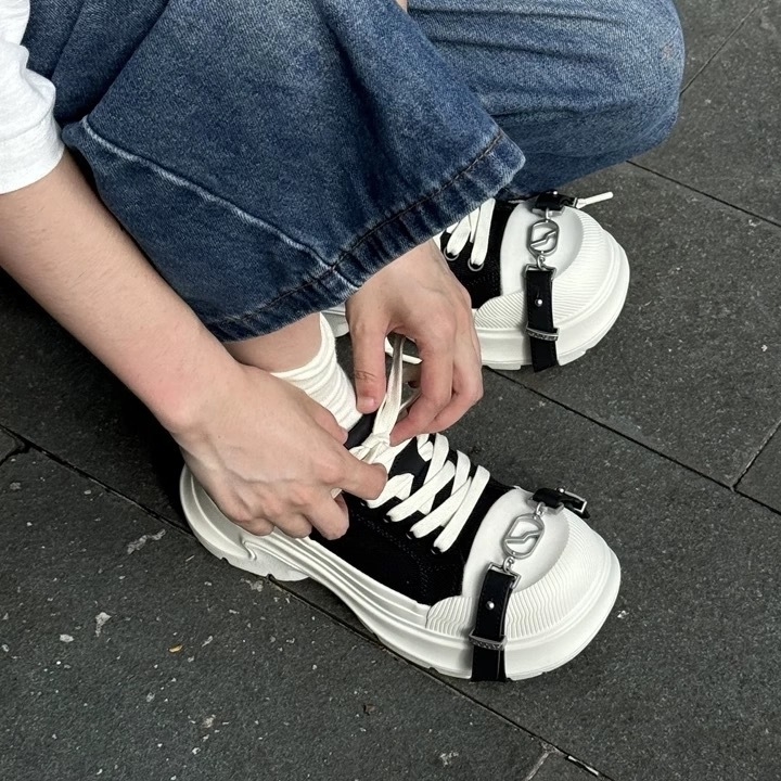 Дамски платнени спортни обувки за ежедневието с 6,5 см повишение на височината, дебела гумена подметка, връзки, кръгъл нос