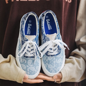 Tenisky z plátna, nízky profil, konopná výstelka, šnúrky, gumová podrážka