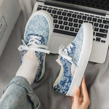 Tenisky z plátna, nízky profil, konopná výstelka, šnúrky, gumová podrážka