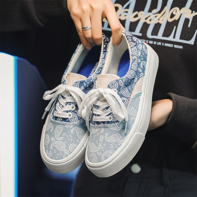 Tenisky z plátna, nízky profil, konopná výstelka, šnúrky, gumová podrážka