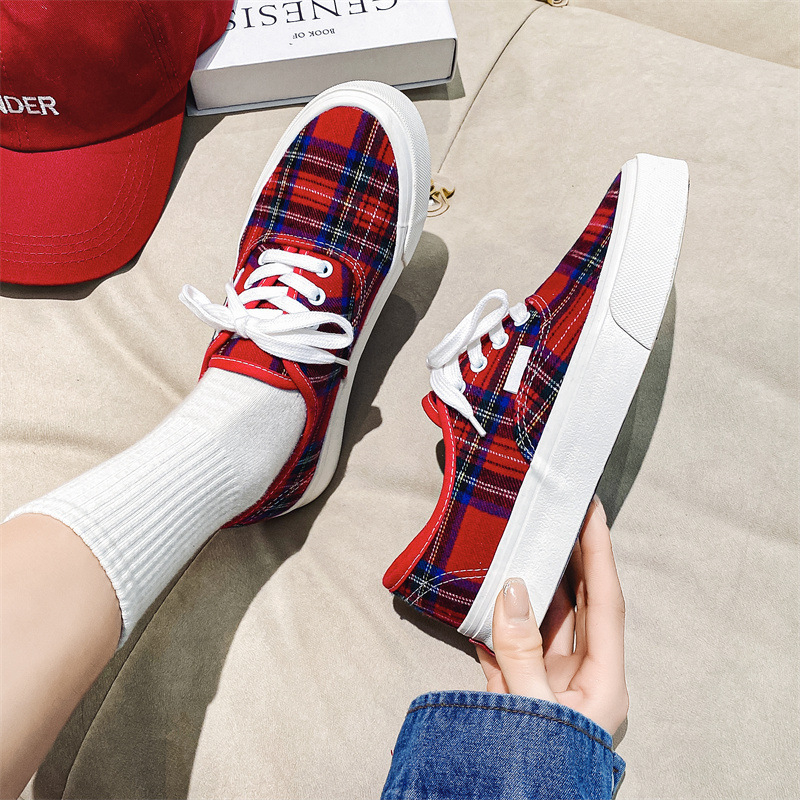 Dámske kárované plátené tenisky – vulkanizovaná gumová podrážka, šnúrky vpredu, priedušné, nízky profil