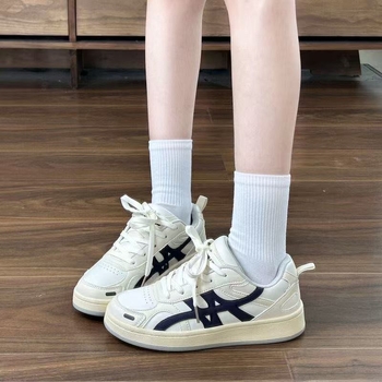 Dámske tenisky s sieťovaným horným dielom, gumová podrážka, PU vložka, šnurovanie, okrúhla špička, jednofarebný vzor — Jeseň 2025