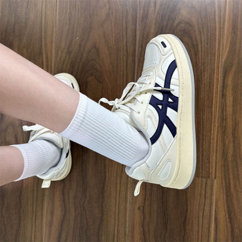 Dámske tenisky s sieťovaným horným dielom, gumová podrážka, PU vložka, šnurovanie, okrúhla špička, jednofarebný vzor — Jeseň 2025