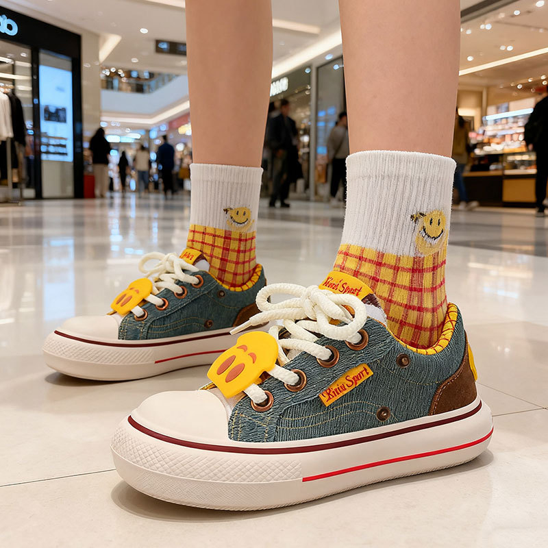 Дамски платнени кецове с дебела подметка - нисък връх, връзки, платнена горна част, гумена подметка (есен 2025)