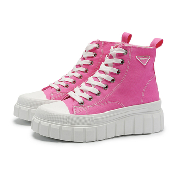 Kanvasové topánky - vrchná časť: kanvas; podrážka: PVC; výška hornej časti: stredná 3-7 cm; zapínanie: šnúrky; technológia podrážky: injection molded