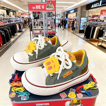 Dámske tenisky z plátna, nízky profil, šnúrky, hrubá podrážka, casual štýl na jeseň