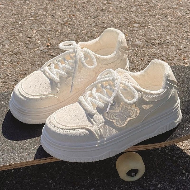 Platformové topánky s hrubou podrážkou, okrúhla špička, šnúrky, PU vrchný materiál, gumová podrážka