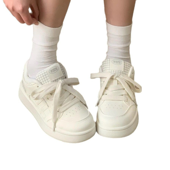 Ženské tenisky s hrubou podrážkou — horný materiál: umelá PU; podrážka: guma; výška hornej časti: stredná; zapínanie: šnúrky; výstelka: EVA