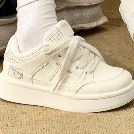 Ženské tenisky s hrubou podrážkou — horný materiál: umelá PU; podrážka: guma; výška hornej časti: stredná; zapínanie: šnúrky; výstelka: EVA