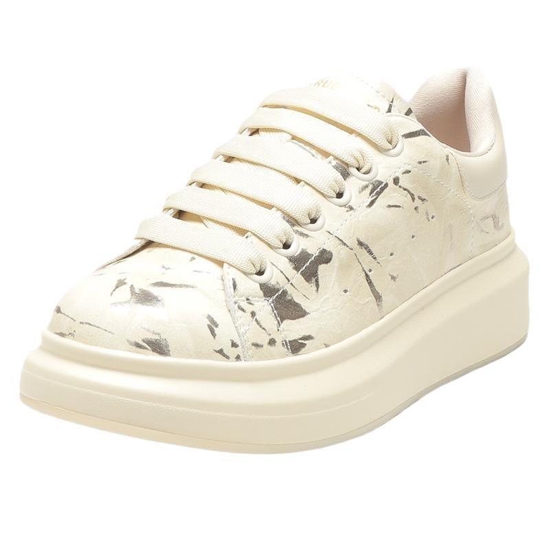 Dámske tenisky s hrubou podrážkou, okrúhla špička, vrchný materiál mikrovlákno, platforma 3–5 cm, gumová podrážka, latexová stielka