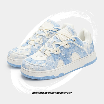 Tenisky z plátna s hrubou podrážkou, denimovým vrchnkom, guľatá špička, zapínanie na šnúrky, podrážka TPR